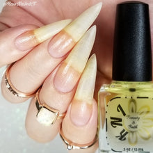 Load image into Gallery viewer, Miracle GrowTH Cuticle & Nail Oil - 15ml Bottle