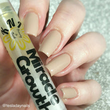 Load image into Gallery viewer, Miracle GrowTH Cuticle & Nail Oil Pen - 3ml Refillable Applicator