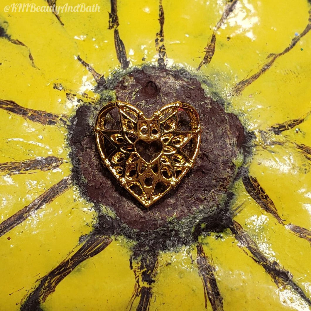 Harvesting Love || Filigree Nail Art Charm || Gold tone Stud
