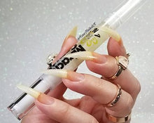Load image into Gallery viewer, Miracle GrowTH Cuticle &amp; Nail Oil Pen - 3ml Refillable Applicator